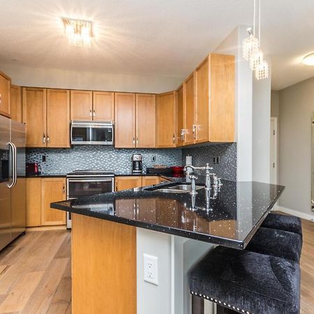 Sunset Waterfront Resort By Discover Kelowna Resort Accommodations Εξωτερικό φωτογραφία