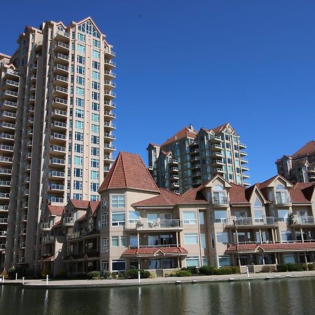 Sunset Waterfront Resort By Discover Kelowna Resort Accommodations Εξωτερικό φωτογραφία