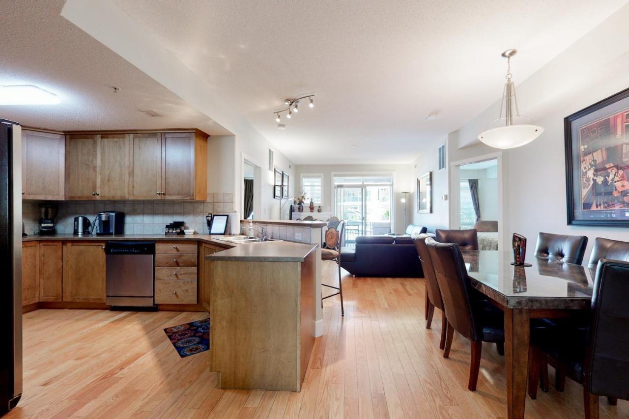 Sunset Waterfront Resort By Discover Kelowna Resort Accommodations Εξωτερικό φωτογραφία