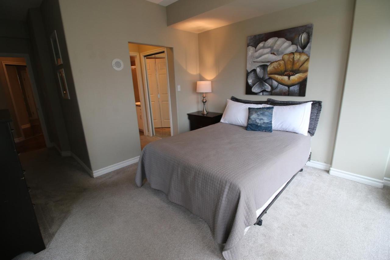 Sunset Waterfront Resort By Discover Kelowna Resort Accommodations Εξωτερικό φωτογραφία