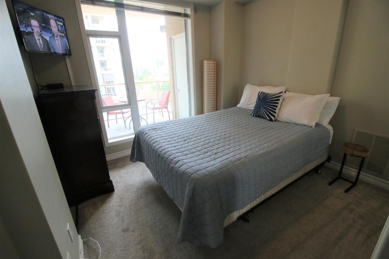 Sunset Waterfront Resort By Discover Kelowna Resort Accommodations Εξωτερικό φωτογραφία