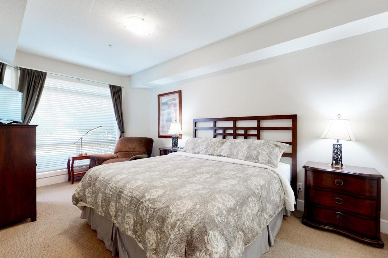 Sunset Waterfront Resort By Discover Kelowna Resort Accommodations Εξωτερικό φωτογραφία