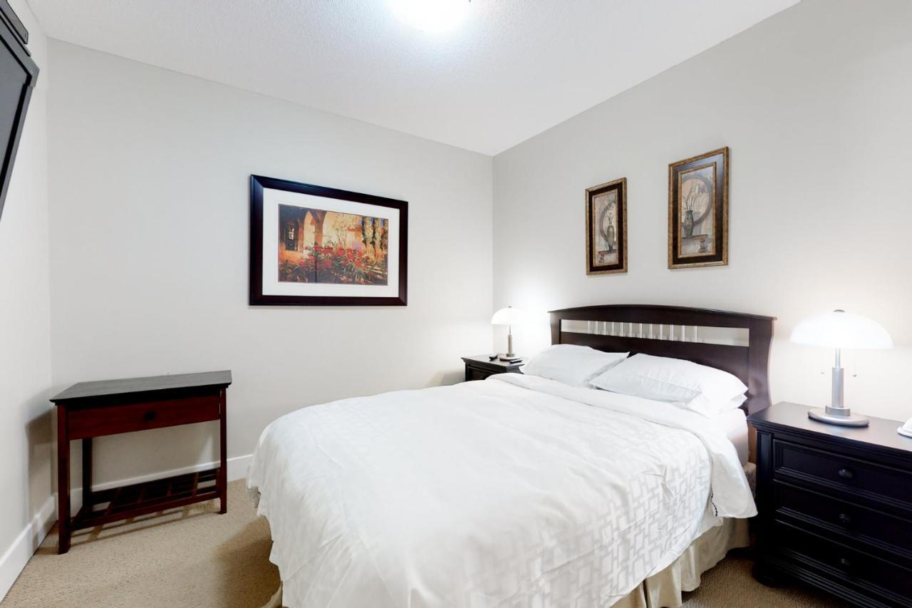 Sunset Waterfront Resort By Discover Kelowna Resort Accommodations Εξωτερικό φωτογραφία