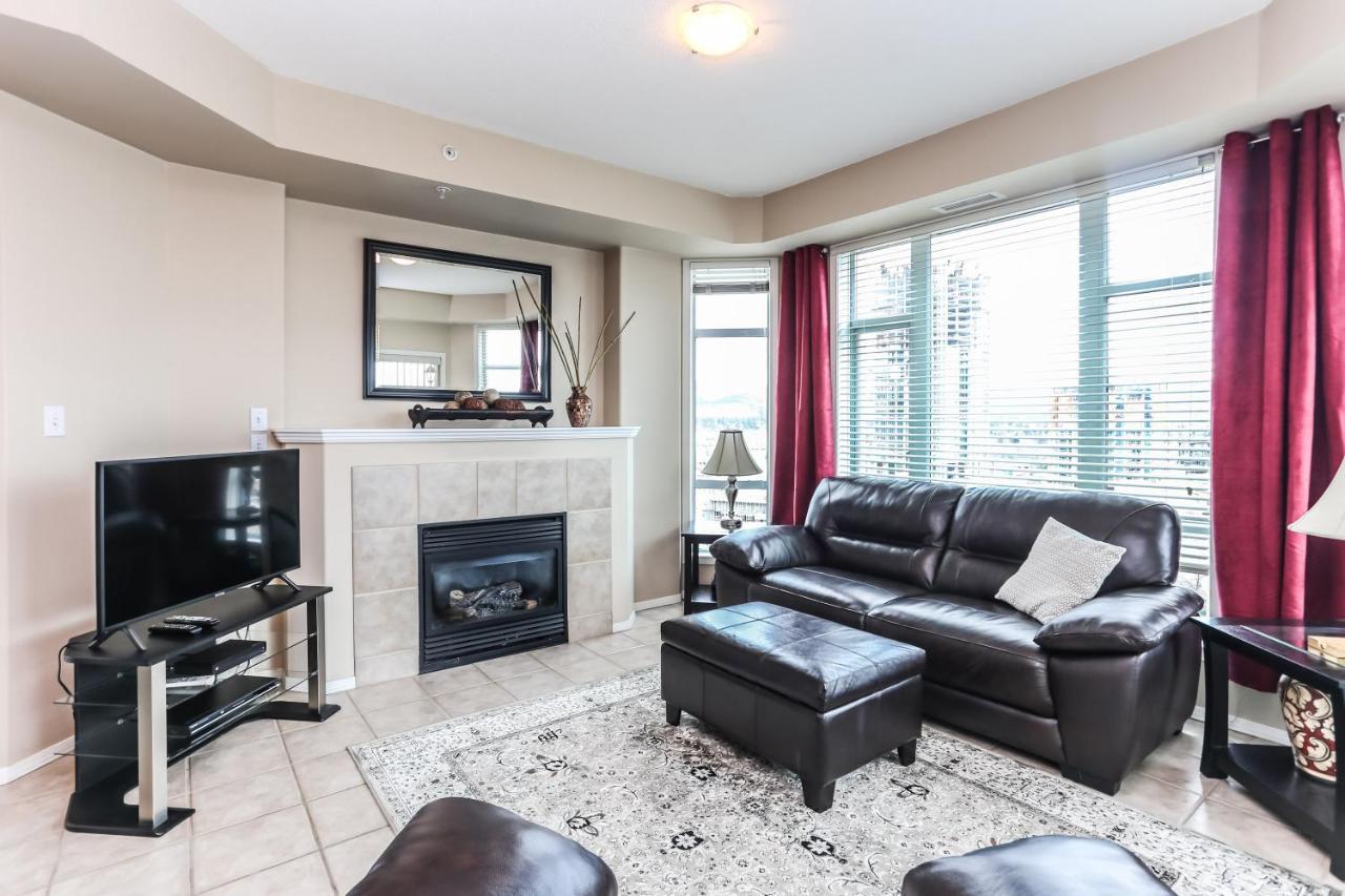 Sunset Waterfront Resort By Discover Kelowna Resort Accommodations Εξωτερικό φωτογραφία