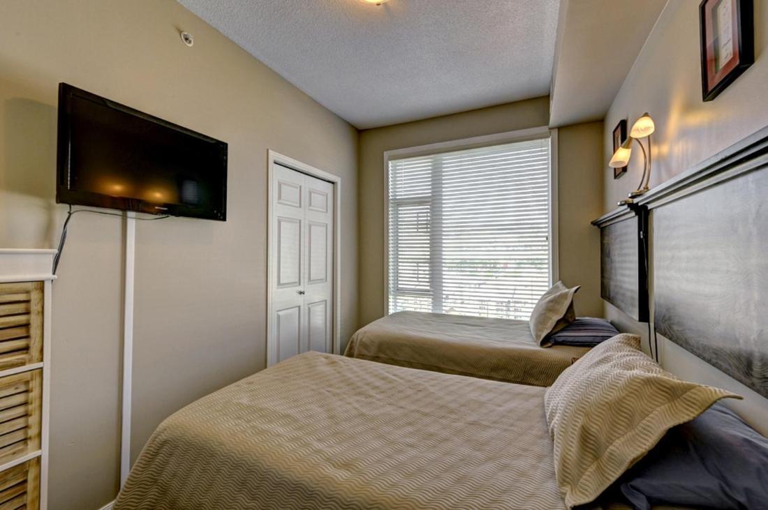 Sunset Waterfront Resort By Discover Kelowna Resort Accommodations Εξωτερικό φωτογραφία