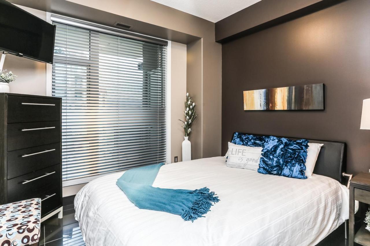 Sunset Waterfront Resort By Discover Kelowna Resort Accommodations Εξωτερικό φωτογραφία