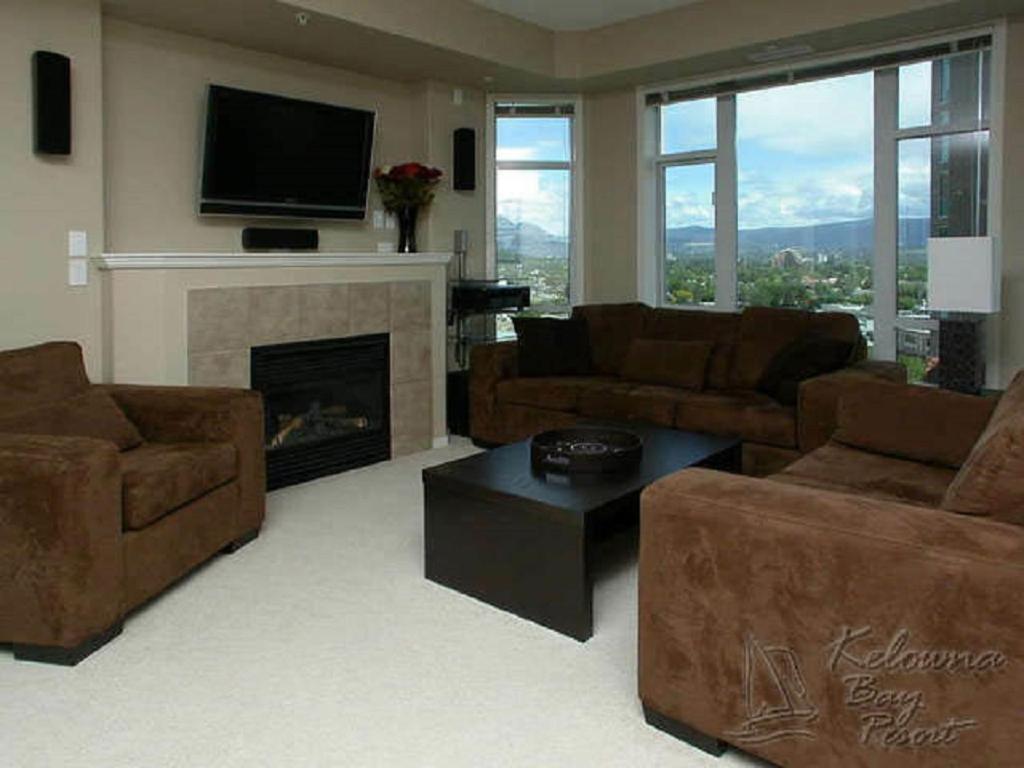 Sunset Waterfront Resort By Discover Kelowna Resort Accommodations Εξωτερικό φωτογραφία
