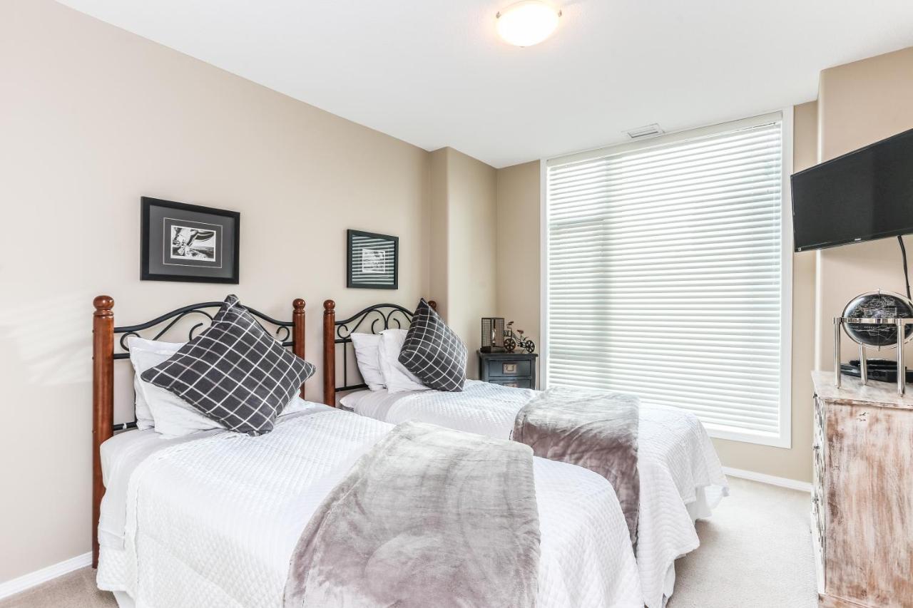 Sunset Waterfront Resort By Discover Kelowna Resort Accommodations Εξωτερικό φωτογραφία