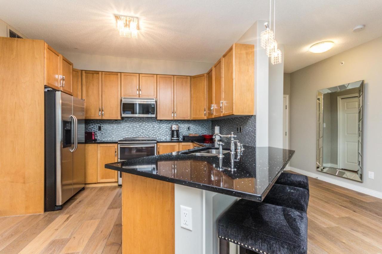 Sunset Waterfront Resort By Discover Kelowna Resort Accommodations Εξωτερικό φωτογραφία