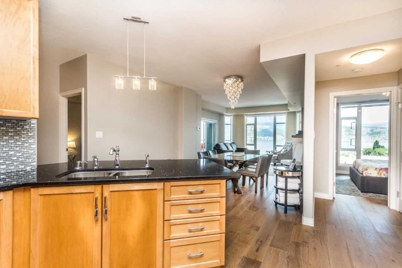 Sunset Waterfront Resort By Discover Kelowna Resort Accommodations Εξωτερικό φωτογραφία