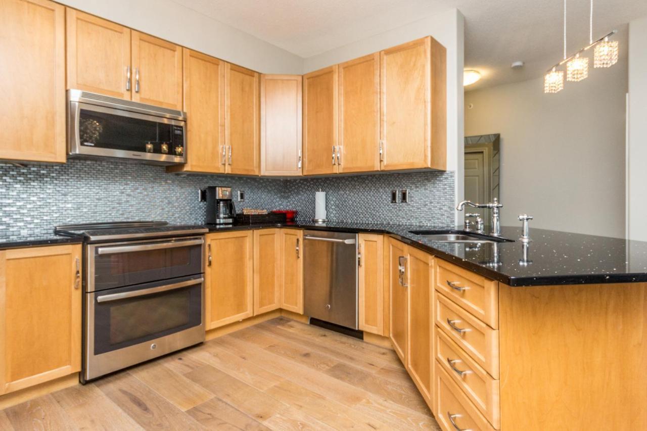 Sunset Waterfront Resort By Discover Kelowna Resort Accommodations Εξωτερικό φωτογραφία