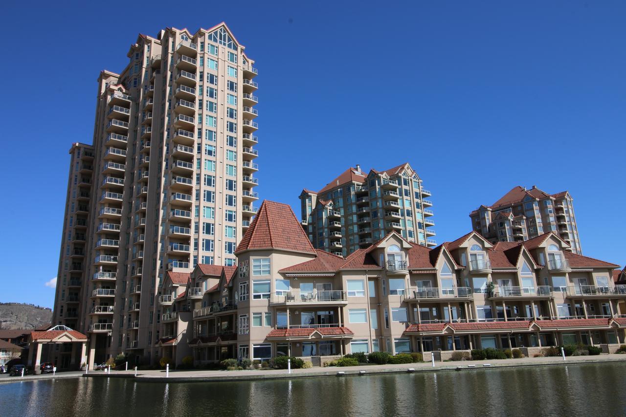 Sunset Waterfront Resort By Discover Kelowna Resort Accommodations Εξωτερικό φωτογραφία