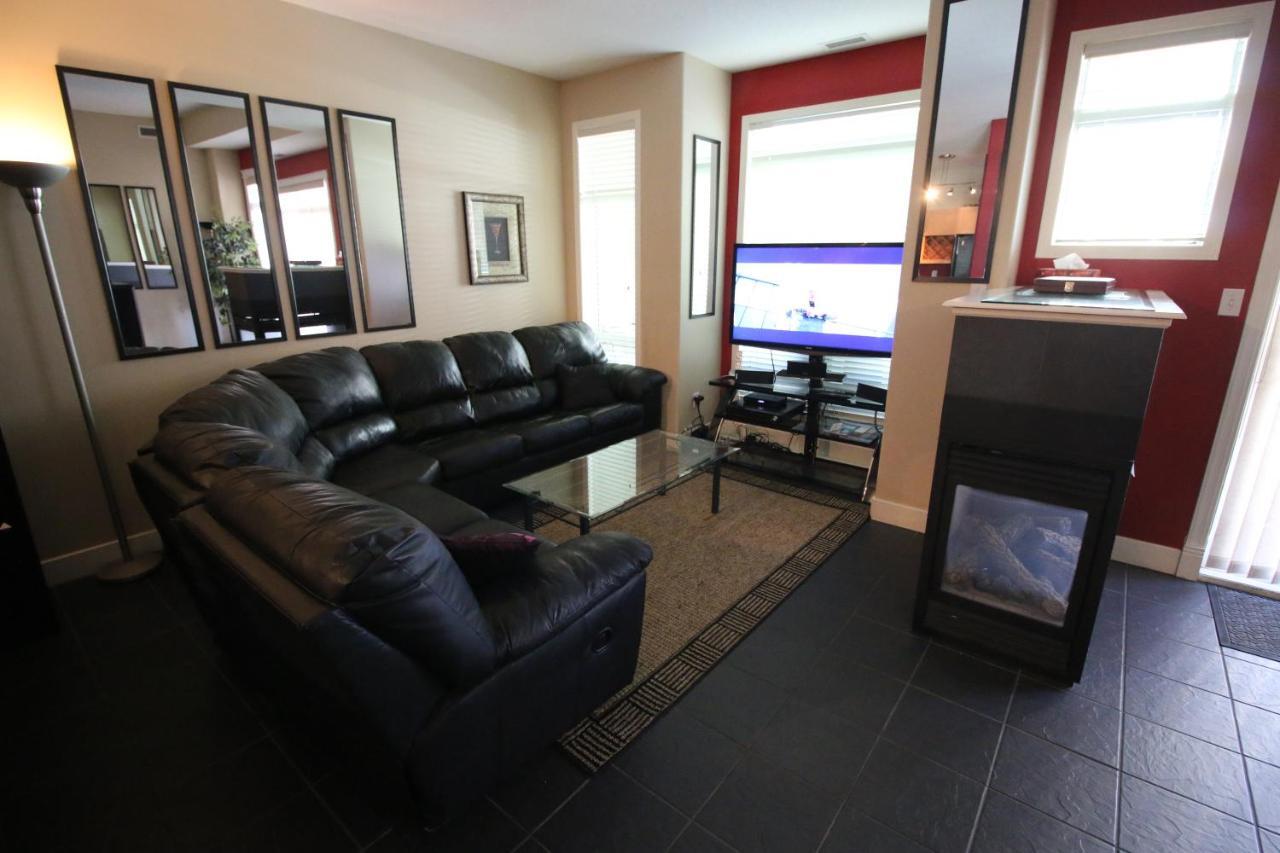 Sunset Waterfront Resort By Discover Kelowna Resort Accommodations Εξωτερικό φωτογραφία