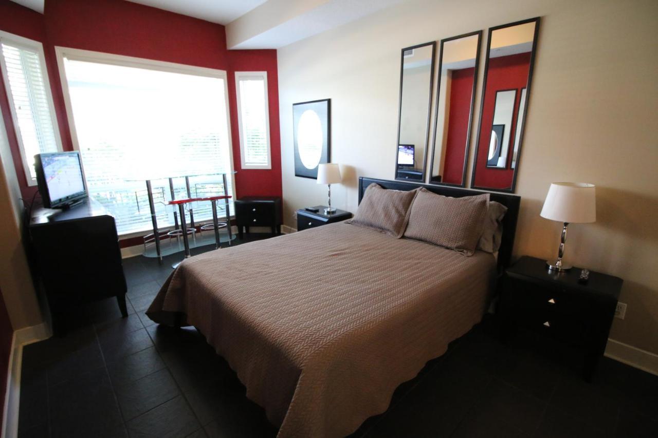 Sunset Waterfront Resort By Discover Kelowna Resort Accommodations Εξωτερικό φωτογραφία