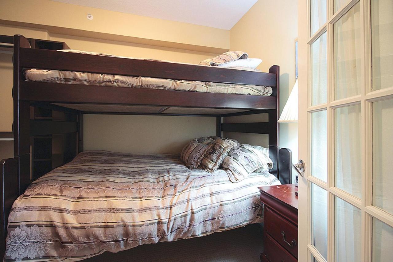 Sunset Waterfront Resort By Discover Kelowna Resort Accommodations Εξωτερικό φωτογραφία