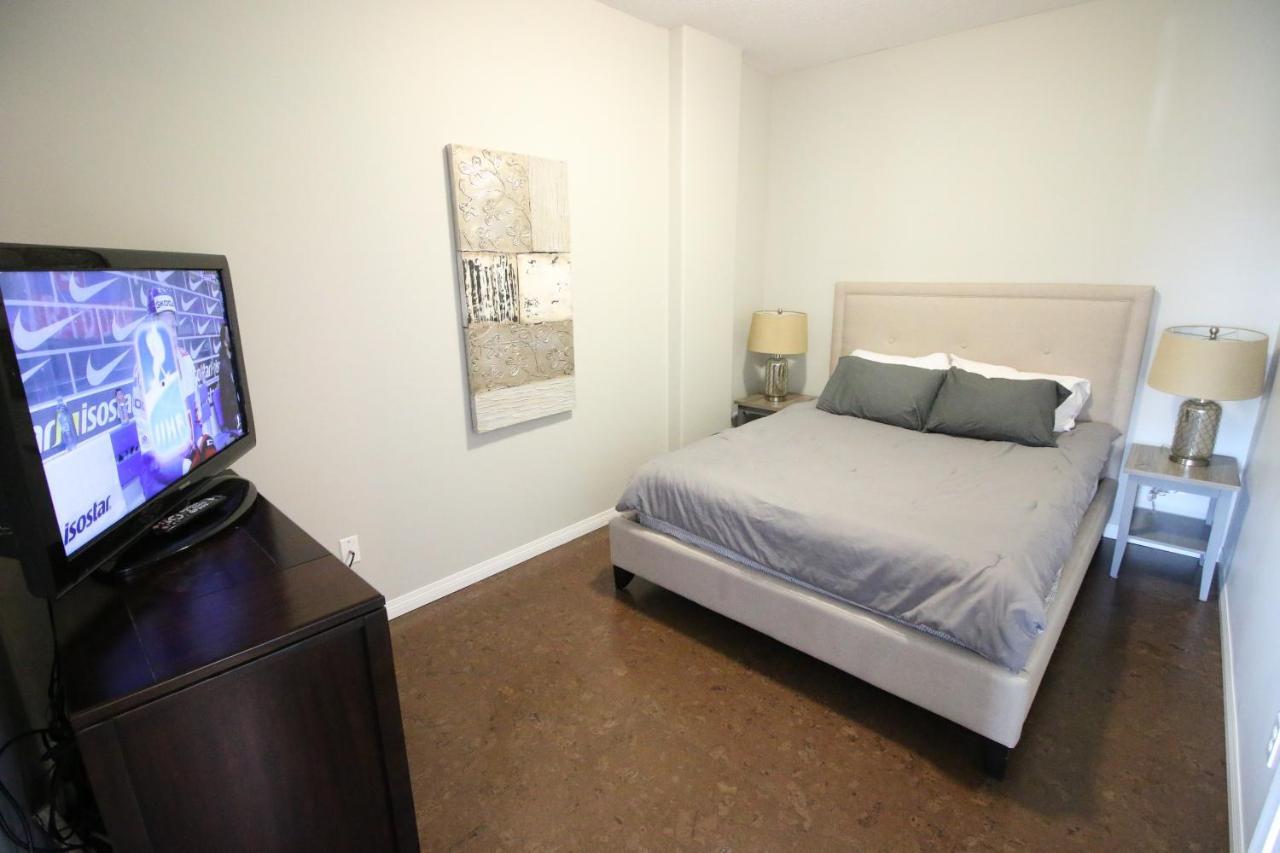 Sunset Waterfront Resort By Discover Kelowna Resort Accommodations Εξωτερικό φωτογραφία